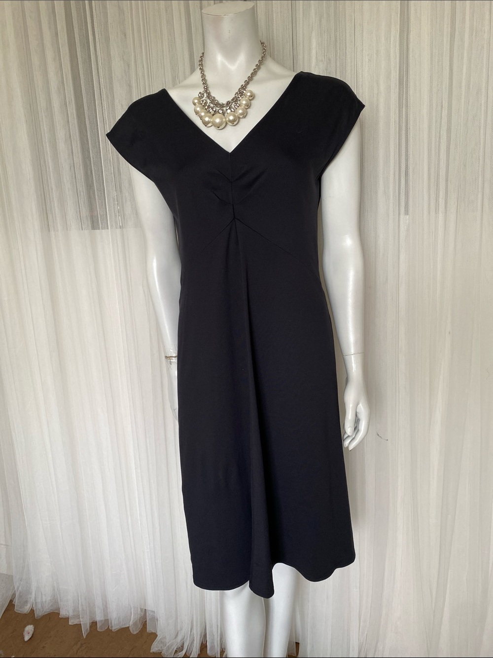 Patagonia Banhdha Black V-Neck Cap Sleeve Midi Dress Size M